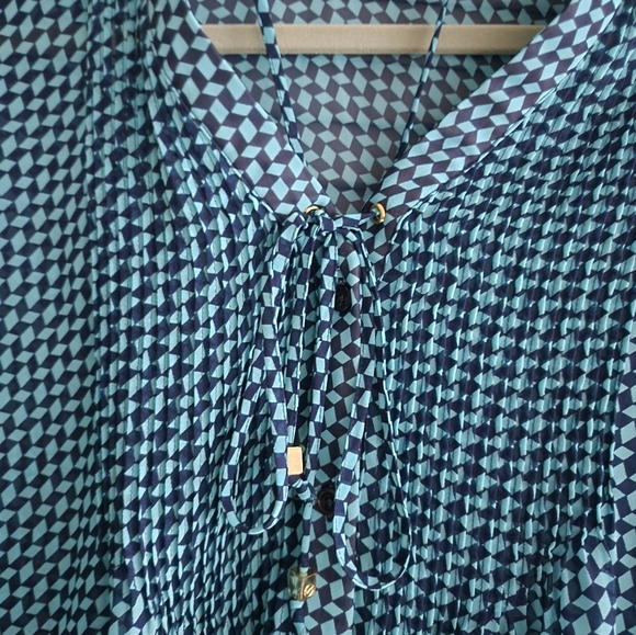 Michael Kors Turquoise and Navy Blouse Size 1X - Picture 2 of 5